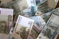 По расчетам правительства России, доходы бюджета в 2016 году составят 13,57 трлн рублей