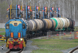 Экспорт нефти из России снизился за 8 месяцев