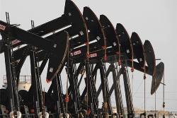 Данные об увеличении нефтедобычи в США обвалили мировые цены на сырье