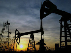 Нефть растет в ожидании статистики из США