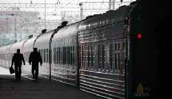 В Москве товарный поезд столкнулся с грузовиком