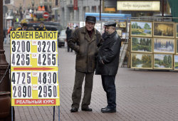 Обменники ставят разницу в 2 рубля между курсами валюты
