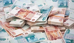 Рубль начал торги укреплением к доллару
