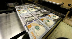 Центробанк приобрел валюты на 200 млн долларов