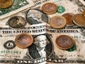 Валютный прогноз: доллар борется за свои позиции