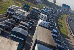 Таможня: автомобильных очередей на границе с Украиной почти не осталось