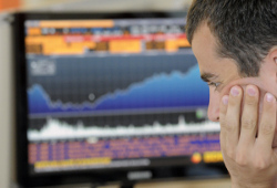 Рынок акций РФ продолжил торги в красной зоне