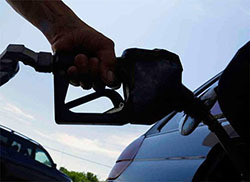 Цена на бензин упала на 26-31 копейку за литр