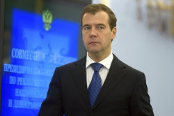 Медведев отменяет пошлины на ввоз самолетов