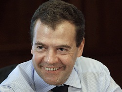 Медведев обещает пользу от ВТО через 5-10 лет