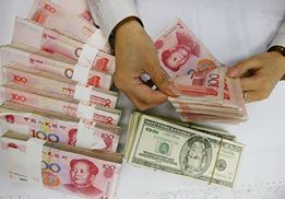 Китай девальвацией юаня поддержал Россию