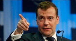 Медведев: Минимальная сумма медстраховки для российских туристов составит 2 млн рублей