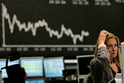 Рынок российских акций показал снижение на фоне ослабления рубля