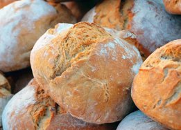 Из-за падения доходов россияне стали покупать больше хлеба