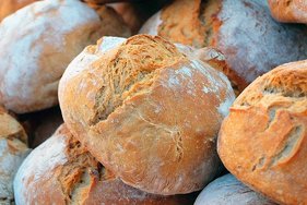 Правительство РФ выделит 5 млрд рублей производителям муки и хлеба
