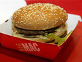 Big Mac оценил доллар в 18 рублей