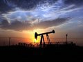 Рустам Танкаев: Нефть дешевеет на фоне крупномасштабной спекуляции