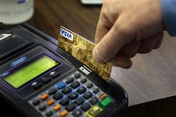 Россияне все чаще пользуются банковскими картами